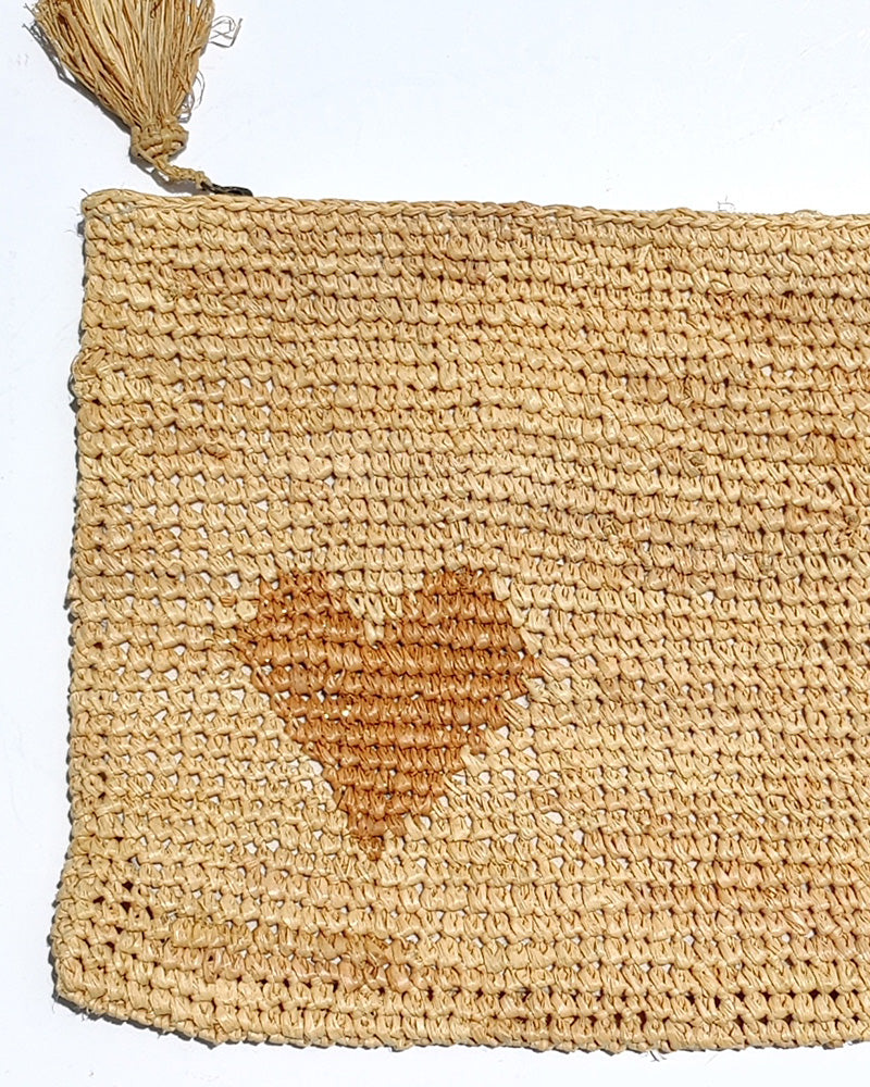 AERIN LARGE HEART RAFFIA ZIP POUCH