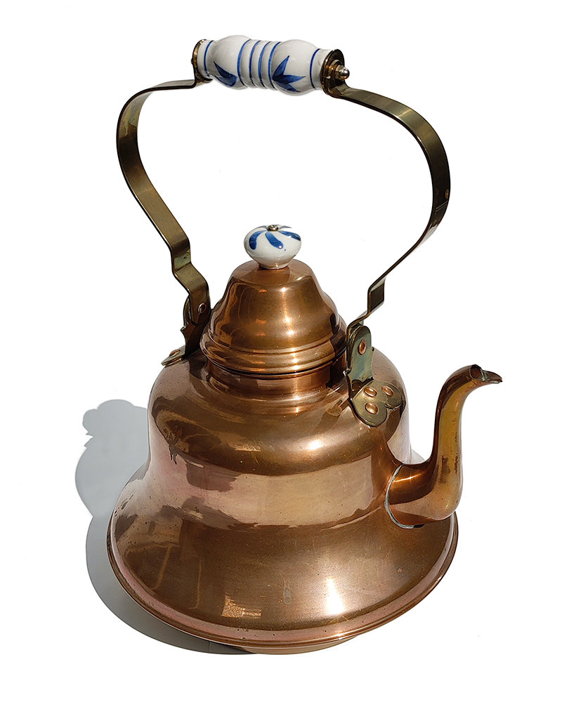 LARGE COPPER & DELFT KETTLE