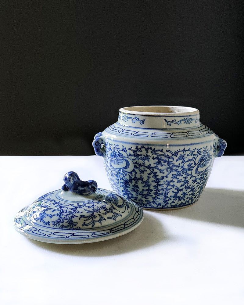 BLUE & WHITE LIDDED JAR