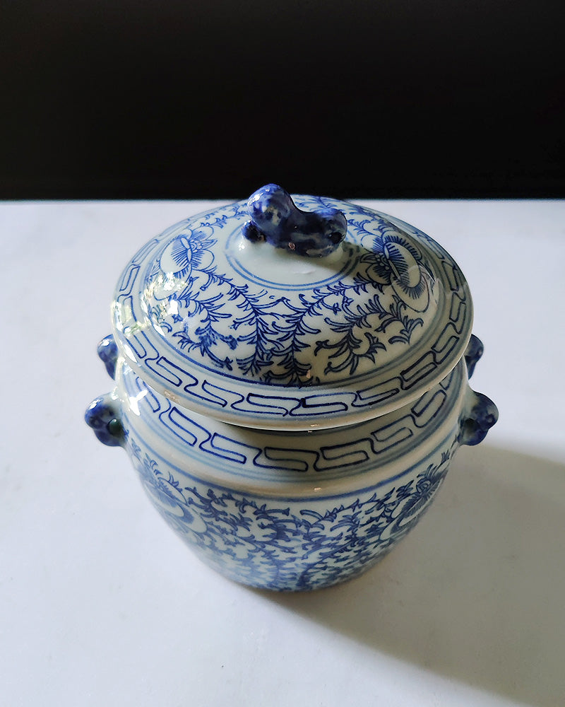 BLUE & WHITE LIDDED JAR