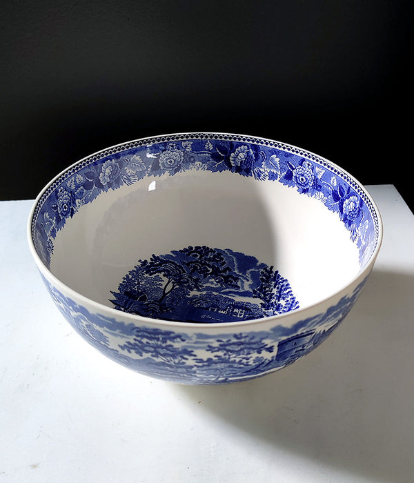 WEDGWOOD LANDSCAPE SERVING BOWL