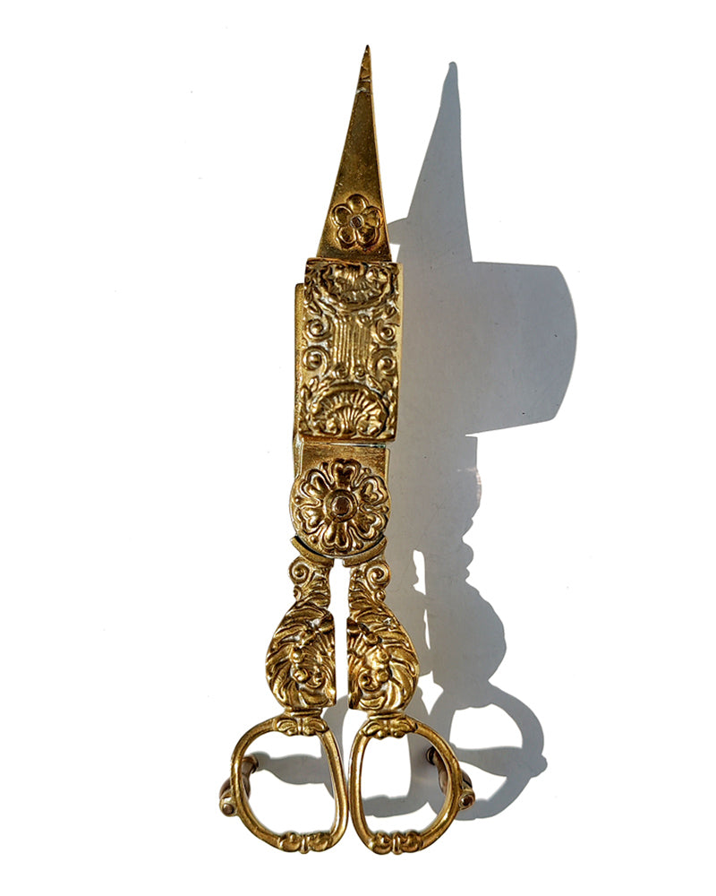 ORNATE BRASS CANDLE SNUFFER