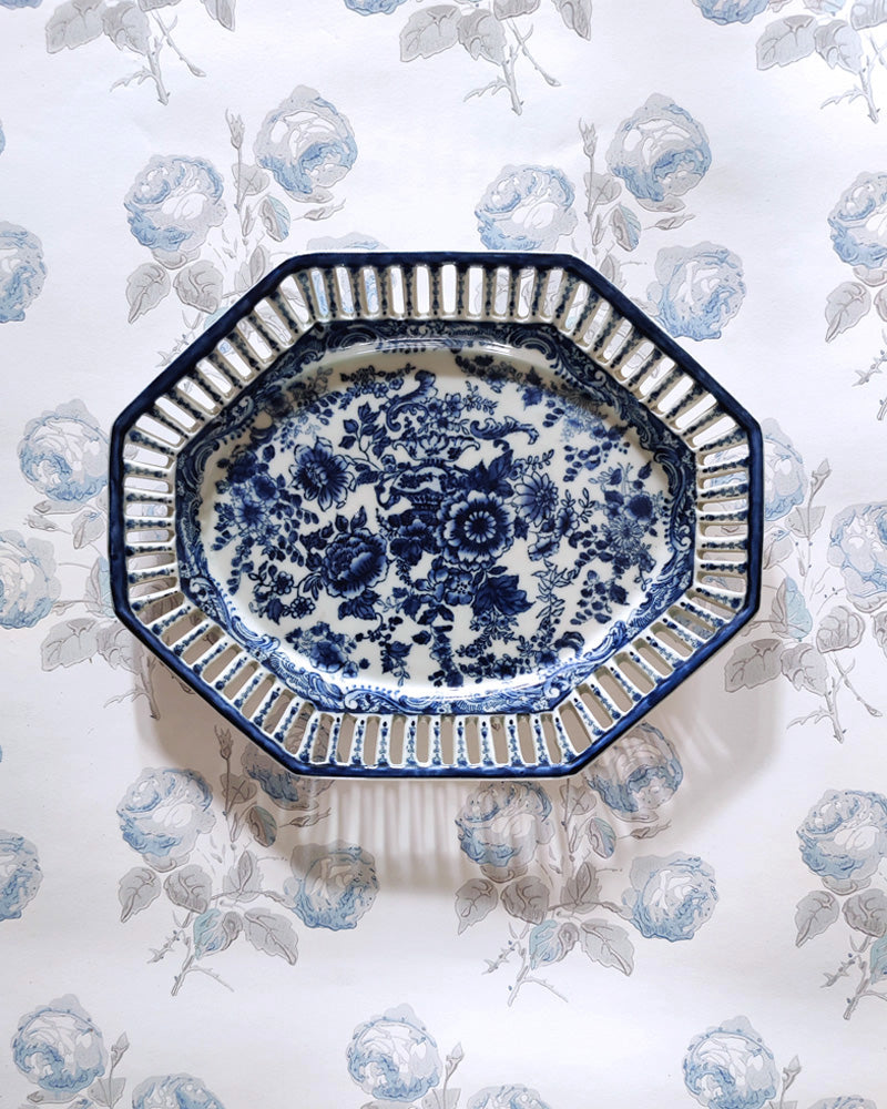 BLUE & WHITE RETICULATED PLATTER