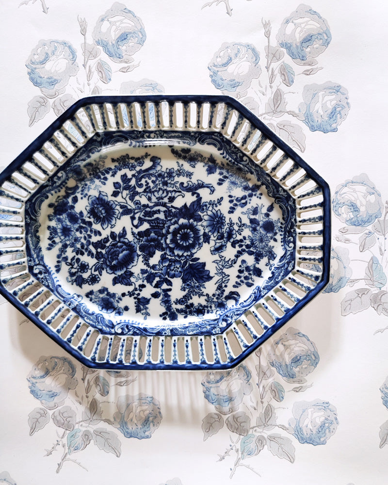 BLUE & WHITE RETICULATED PLATTER