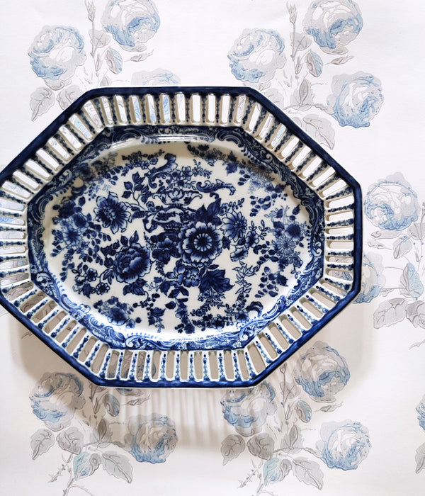 BLUE & WHITE RETICULATED PLATTER