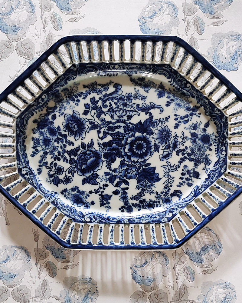 BLUE & WHITE RETICULATED PLATTER