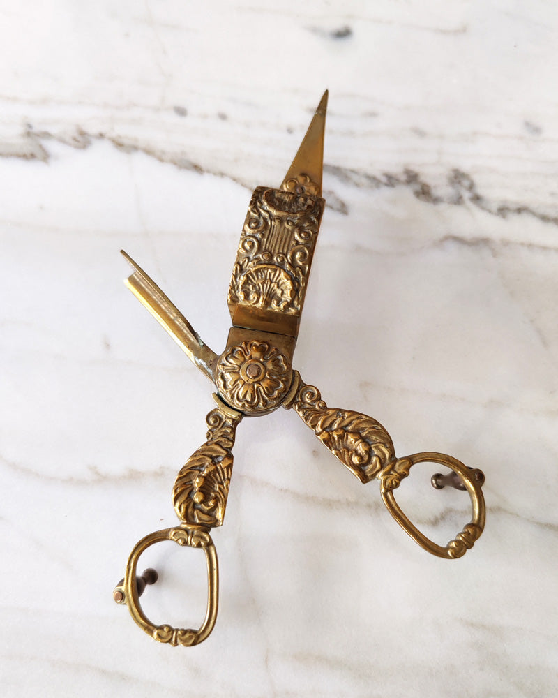 ORNATE BRASS CANDLE SNUFFER