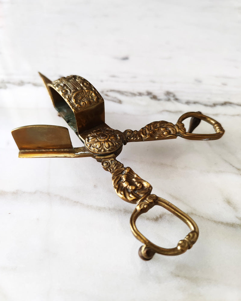 ORNATE BRASS CANDLE SNUFFER