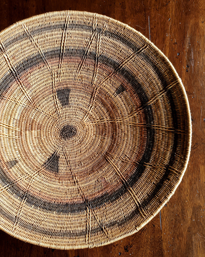 ROUND WOVEN TRAY No. 1