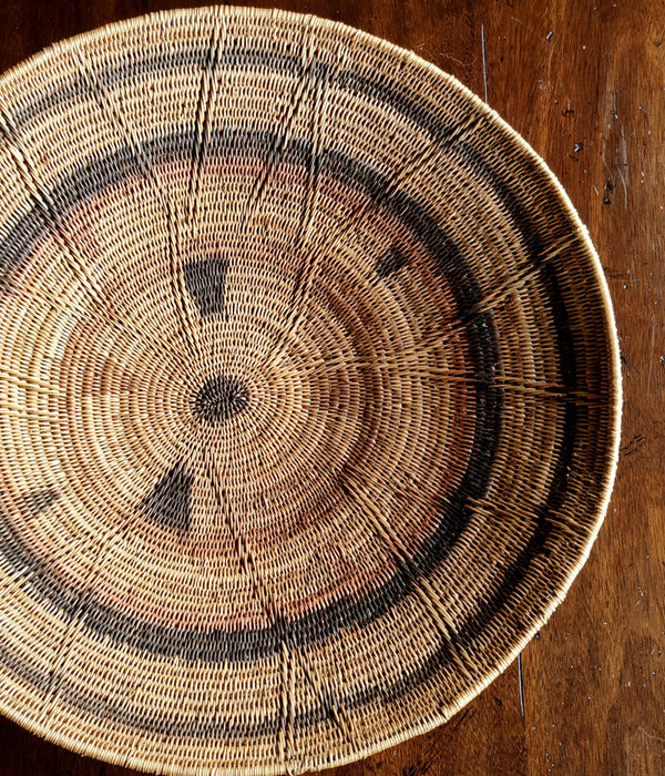 ROUND WOVEN TRAY No. 1